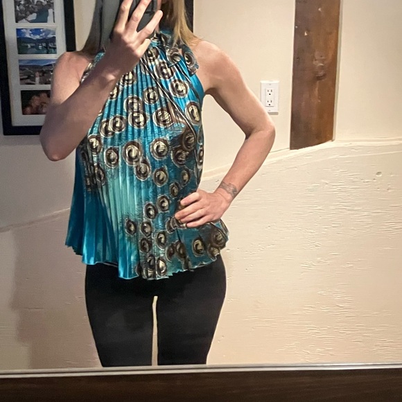 🦩3 for $30 🦩 NWT stunning floaty silky top. An absolute eye-catcher - Picture 10 of 10